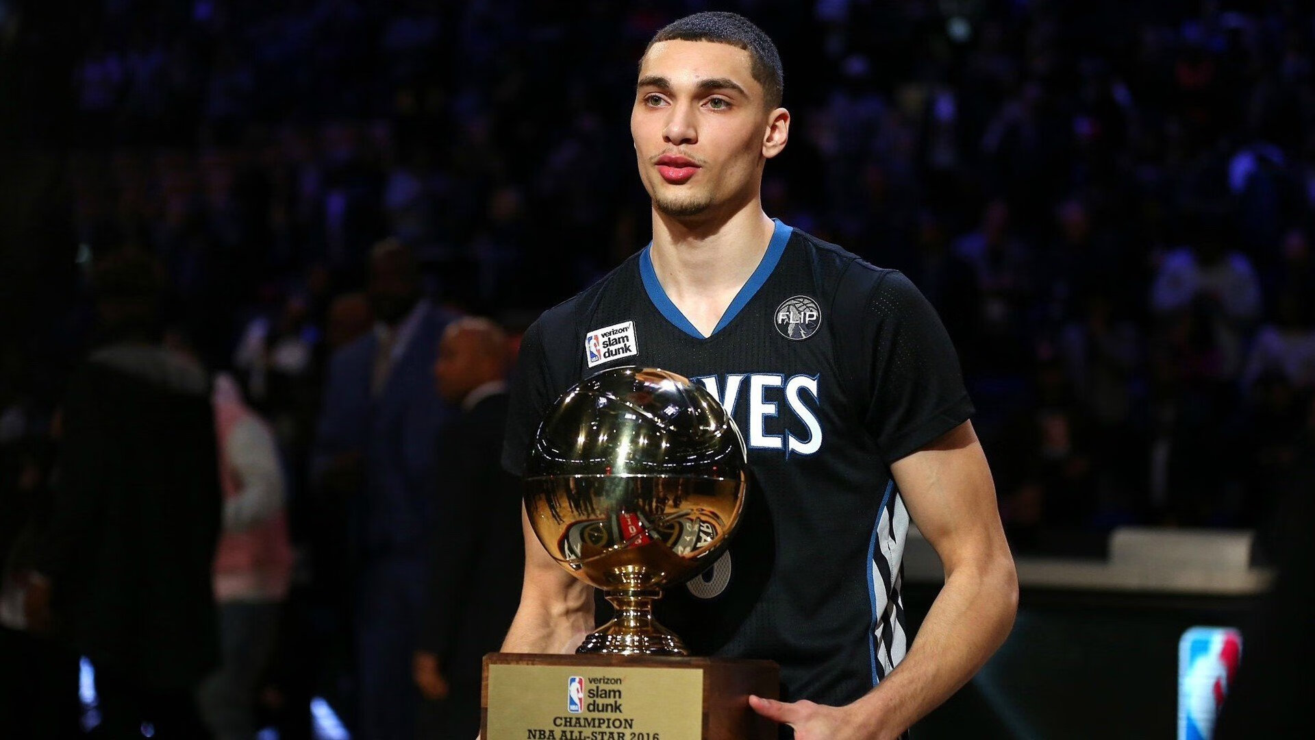 体育焦点人物成长故事，体育人物深度报道案例分析